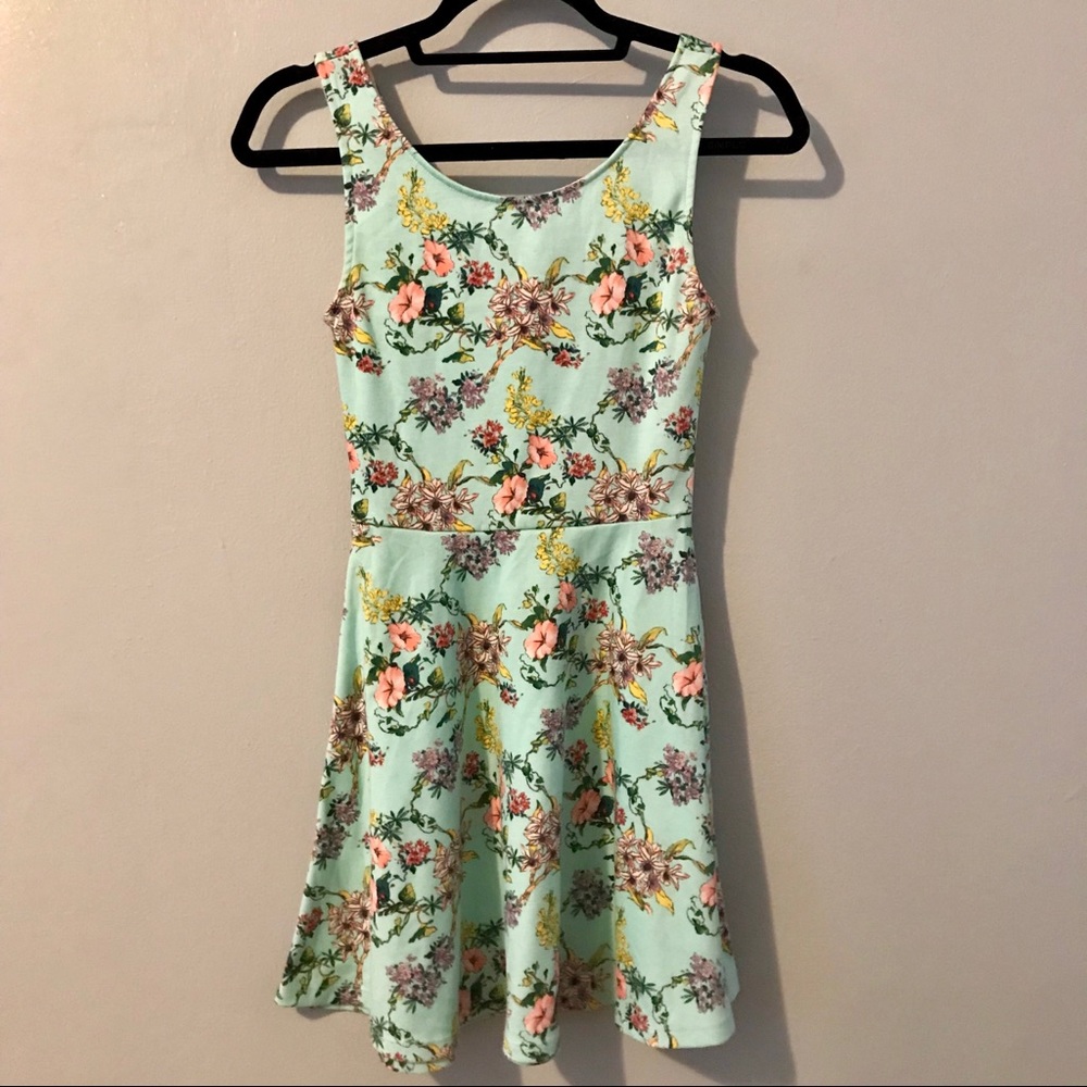 ☀️H&M Fit and Flare Floral Dress
